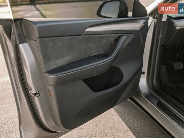 Сірий Тесла Model Y, об'ємом двигуна 0 л та пробігом 12 тис. км за 32500 $, фото 79 на Automoto.ua