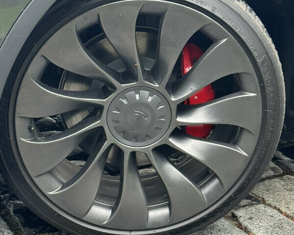 Серый Тесла Model Y, объемом двигателя 0 л и пробегом 7 тыс. км за 33999 $, фото 86 на Automoto.ua