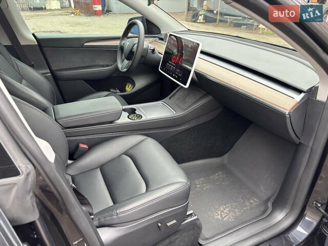 Серый Тесла Model Y, объемом двигателя 0 л и пробегом 22 тыс. км за 31500 $, фото 20 на Automoto.ua