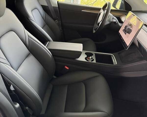 Серый Тесла Model Y, объемом двигателя 0 л и пробегом 12 тыс. км за 33500 $, фото 9 на Automoto.ua