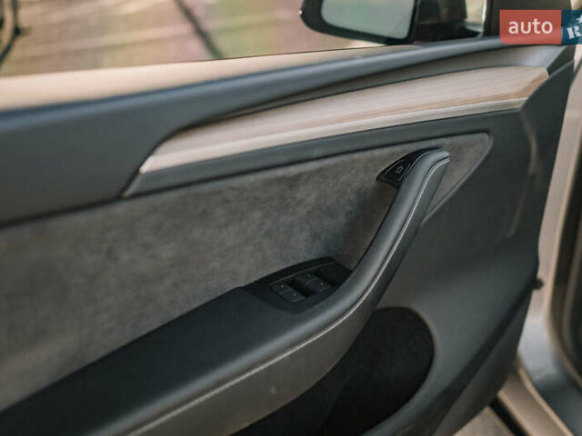 Сірий Тесла Model Y, об'ємом двигуна 0 л та пробігом 12 тис. км за 32500 $, фото 80 на Automoto.ua