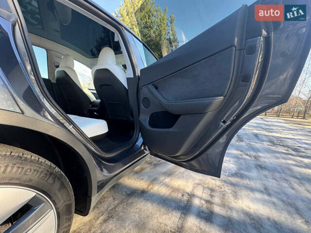Серый Тесла Model Y, объемом двигателя 0 л и пробегом 9 тыс. км за 29500 $, фото 25 на Automoto.ua