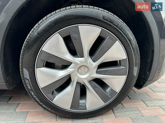 Серый Тесла Model Y, объемом двигателя 0 л и пробегом 15 тыс. км за 34500 $, фото 14 на Automoto.ua