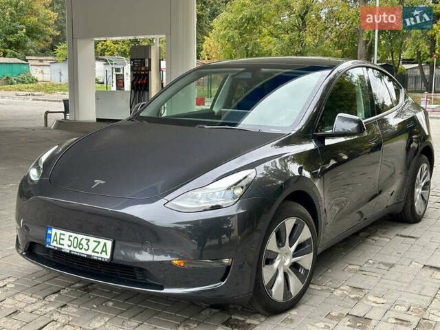 Серый Тесла Model Y, объемом двигателя 0 л и пробегом 1 тыс. км за 42000 $, фото 1 на Automoto.ua