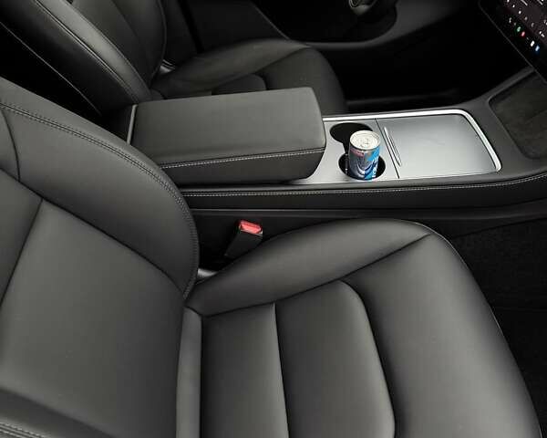 Серый Тесла Model Y, объемом двигателя 0 л и пробегом 38 тыс. км за 33500 $, фото 7 на Automoto.ua