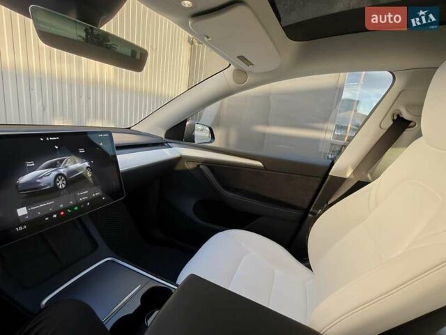 Серый Тесла Model Y, объемом двигателя 0 л и пробегом 21 тыс. км за 34000 $, фото 9 на Automoto.ua