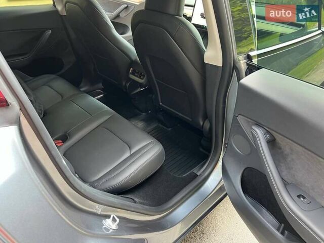 Серый Тесла Model Y, объемом двигателя 0 л и пробегом 3 тыс. км за 25500 $, фото 12 на Automoto.ua