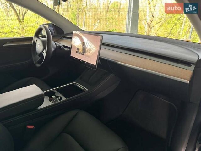 Серый Тесла Model Y, объемом двигателя 0 л и пробегом 12 тыс. км за 33500 $, фото 7 на Automoto.ua
