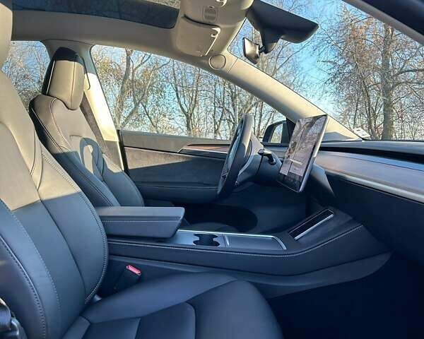Серый Тесла Model Y, объемом двигателя 0 л и пробегом 10 тыс. км за 27000 $, фото 8 на Automoto.ua