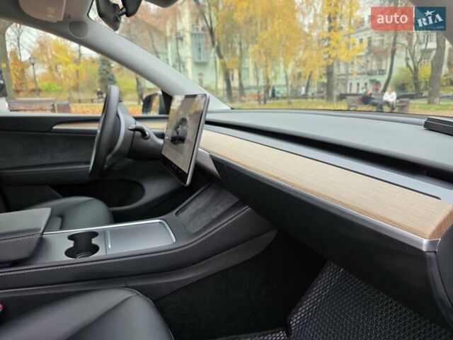 Серый Тесла Model Y, объемом двигателя 0 л и пробегом 39 тыс. км за 31700 $, фото 1 на Automoto.ua