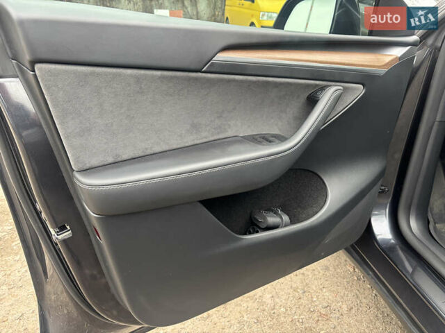 Серый Тесла Model Y, объемом двигателя 0 л и пробегом 22 тыс. км за 31500 $, фото 15 на Automoto.ua