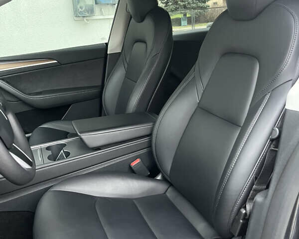 Серый Тесла Model Y, объемом двигателя 0 л и пробегом 33 тыс. км за 25000 $, фото 14 на Automoto.ua