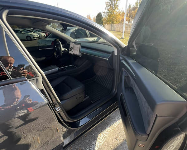 Серый Тесла Model Y, объемом двигателя 0 л и пробегом 40 тыс. км за 29900 $, фото 5 на Automoto.ua