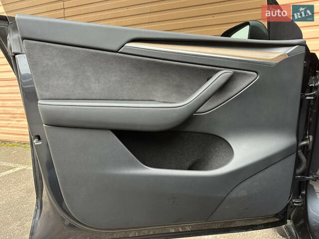 Серый Тесла Model Y, объемом двигателя 0 л и пробегом 2 тыс. км за 35490 $, фото 23 на Automoto.ua