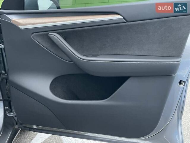 Серый Тесла Model Y, объемом двигателя 0 л и пробегом 25 тыс. км за 36700 $, фото 24 на Automoto.ua