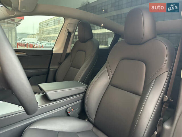 Серый Тесла Model Y, объемом двигателя 0 л и пробегом 2 тыс. км за 35490 $, фото 28 на Automoto.ua