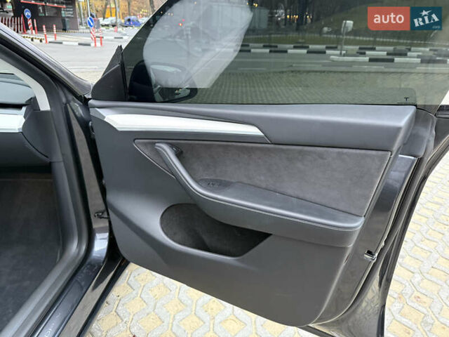 Серый Тесла Model Y, объемом двигателя 0 л и пробегом 5 тыс. км за 29490 $, фото 17 на Automoto.ua