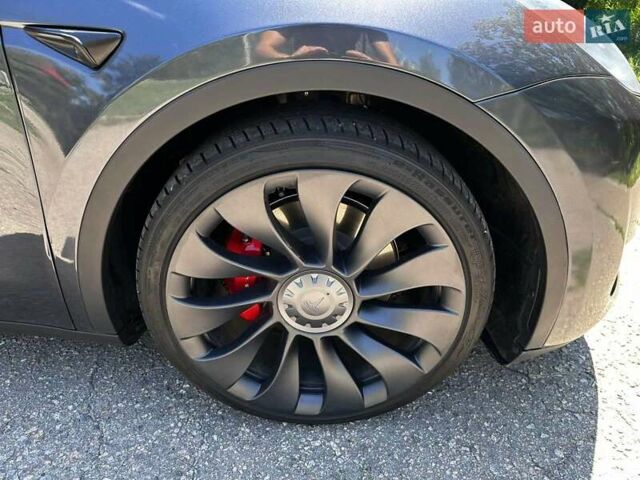 Серый Тесла Model Y, объемом двигателя 0 л и пробегом 19 тыс. км за 32500 $, фото 30 на Automoto.ua