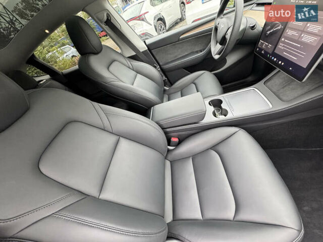 Серый Тесла Model Y, объемом двигателя 0 л и пробегом 8 тыс. км за 31999 $, фото 16 на Automoto.ua