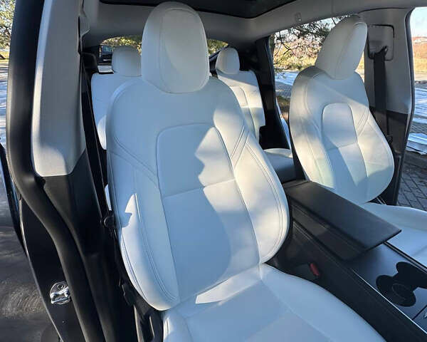 Серый Тесла Model Y, объемом двигателя 0 л и пробегом 9 тыс. км за 29500 $, фото 76 на Automoto.ua