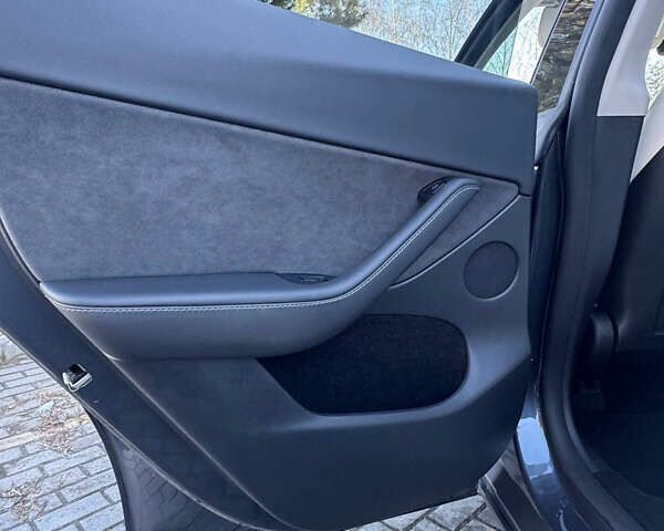 Серый Тесла Model Y, объемом двигателя 0 л и пробегом 9 тыс. км за 29500 $, фото 27 на Automoto.ua