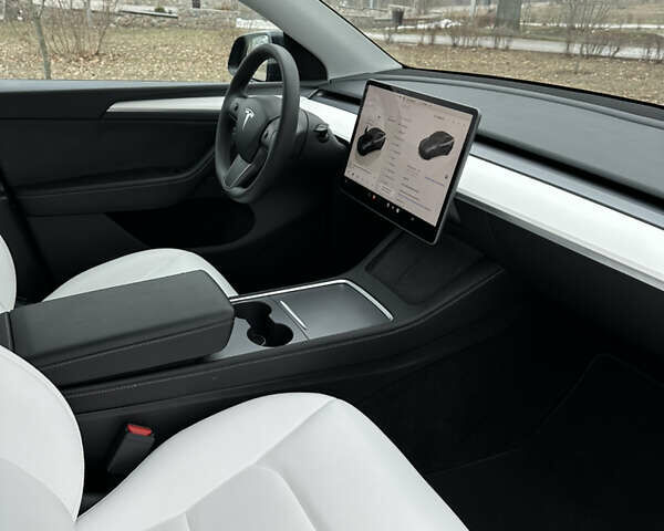 Серый Тесла Model Y, объемом двигателя 0 л и пробегом 1 тыс. км за 33300 $, фото 11 на Automoto.ua