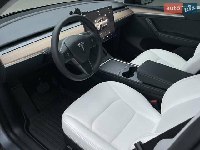 Серый Тесла Model Y, объемом двигателя 0 л и пробегом 25 тыс. км за 36700 $, фото 15 на Automoto.ua