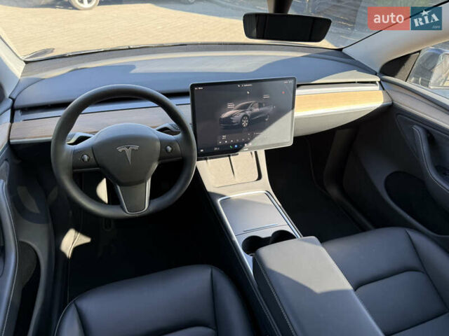 Серый Тесла Model Y, объемом двигателя 0 л и пробегом 12 тыс. км за 29500 $, фото 49 на Automoto.ua