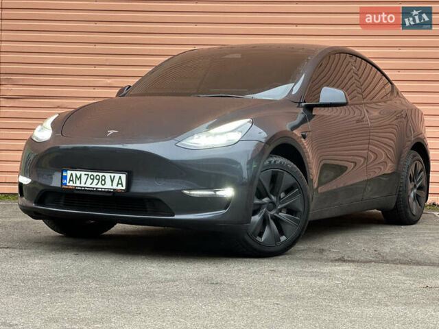Серый Тесла Model Y, объемом двигателя 0 л и пробегом 2 тыс. км за 35490 $, фото 5 на Automoto.ua