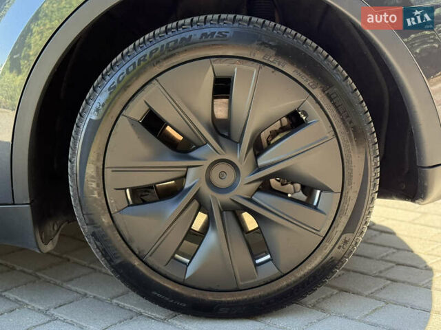 Серый Тесла Model Y, объемом двигателя 0 л и пробегом 12 тыс. км за 29500 $, фото 23 на Automoto.ua