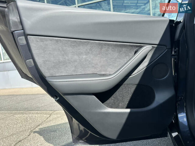 Серый Тесла Model Y, объемом двигателя 0 л и пробегом 1 тыс. км за 35490 $, фото 34 на Automoto.ua