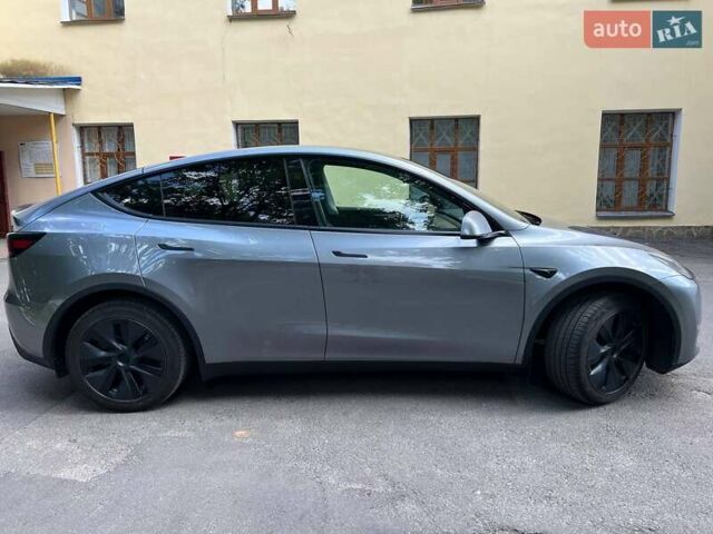 Серый Тесла Model Y, объемом двигателя 0 л и пробегом 3 тыс. км за 25500 $, фото 5 на Automoto.ua