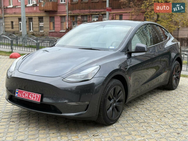 Серый Тесла Model Y, объемом двигателя 0 л и пробегом 5 тыс. км за 29490 $, фото 2 на Automoto.ua