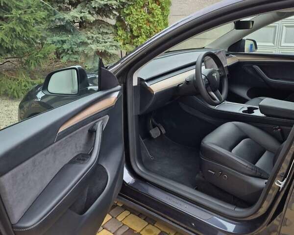 Серый Тесла Model Y, объемом двигателя 0 л и пробегом 18 тыс. км за 30500 $, фото 11 на Automoto.ua