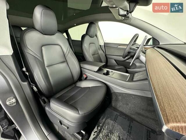 Серый Тесла Model Y, объемом двигателя 0 л и пробегом 2 тыс. км за 18000 $, фото 20 на Automoto.ua