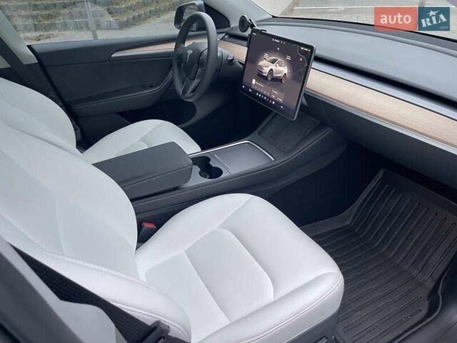 Серый Тесла Model Y, объемом двигателя 0 л и пробегом 25 тыс. км за 36700 $, фото 23 на Automoto.ua