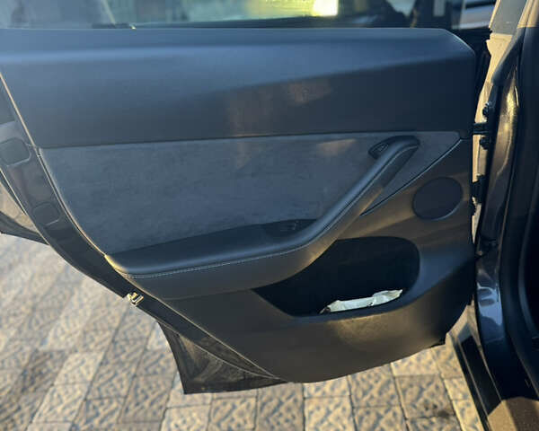 Серый Тесла Model Y, объемом двигателя 0 л и пробегом 11 тыс. км за 33000 $, фото 9 на Automoto.ua