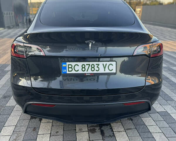 Серый Тесла Model Y, объемом двигателя 0 л и пробегом 11 тыс. км за 33000 $, фото 3 на Automoto.ua
