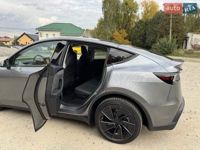 Серый Тесла Model Y, объемом двигателя 0 л и пробегом 1 тыс. км за 55000 $, фото 2 на Automoto.ua