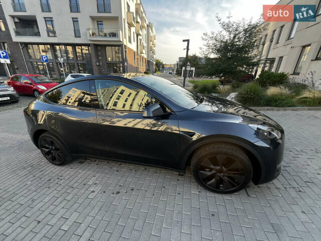 Серый Тесла Model Y, объемом двигателя 0 л и пробегом 1 тыс. км за 36700 $, фото 2 на Automoto.ua