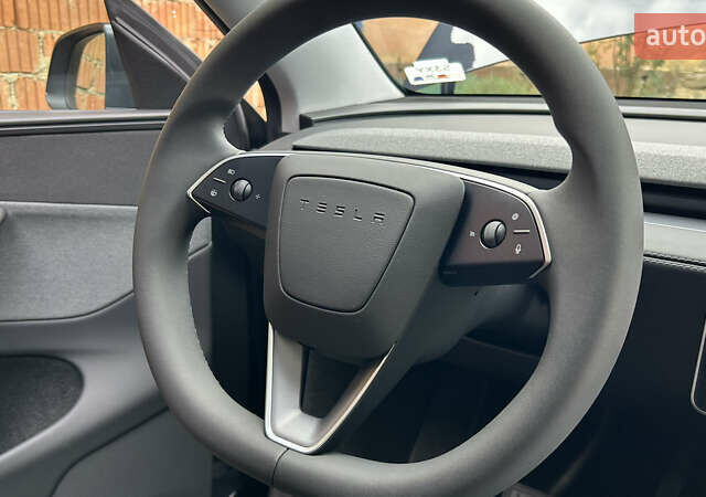 Серый Тесла Model Y, объемом двигателя 0 л и пробегом 1 тыс. км за 47000 $, фото 1 на Automoto.ua