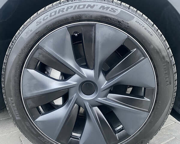 Серый Тесла Model Y, объемом двигателя 0 л и пробегом 11 тыс. км за 35500 $, фото 5 на Automoto.ua