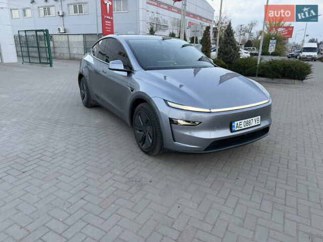 Серый Тесла Model Y, объемом двигателя 0 л и пробегом 4 тыс. км за 54000 $, фото 1 на Automoto.ua