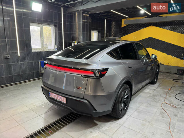 Серый Тесла Model Y, объемом двигателя 0 л и пробегом 1 тыс. км за 55000 $, фото 9 на Automoto.ua