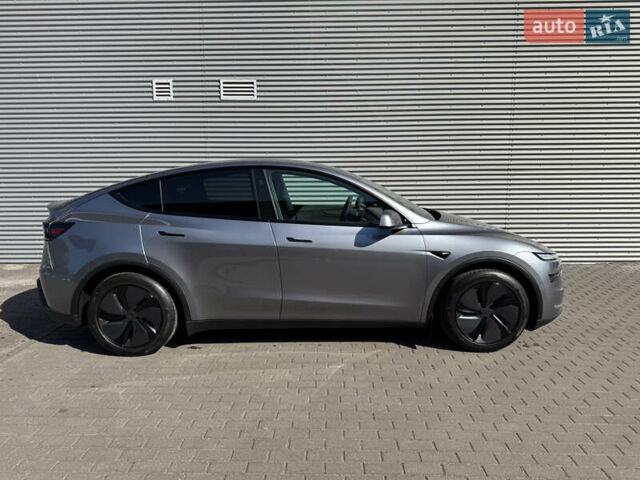 Серый Тесла Model Y, объемом двигателя 0 л и пробегом 2 тыс. км за 62500 $, фото 6 на Automoto.ua