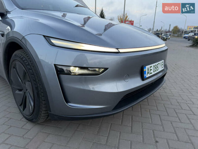 Серый Тесла Model Y, объемом двигателя 0 л и пробегом 4 тыс. км за 54000 $, фото 3 на Automoto.ua