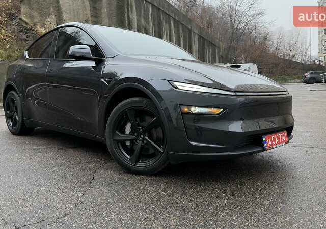 Серый Тесла Model Y, объемом двигателя 0 л и пробегом 4 тыс. км за 53500 $, фото 4 на Automoto.ua