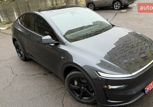 Серый Тесла Model Y, объемом двигателя 0 л и пробегом 4 тыс. км за 53500 $, фото 5 на Automoto.ua