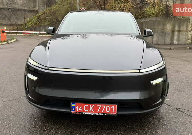 Серый Тесла Model Y, объемом двигателя 0 л и пробегом 4 тыс. км за 53500 $, фото 2 на Automoto.ua