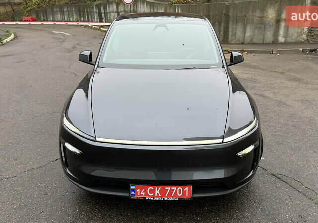 Серый Тесла Model Y, объемом двигателя 0 л и пробегом 4 тыс. км за 53500 $, фото 3 на Automoto.ua
